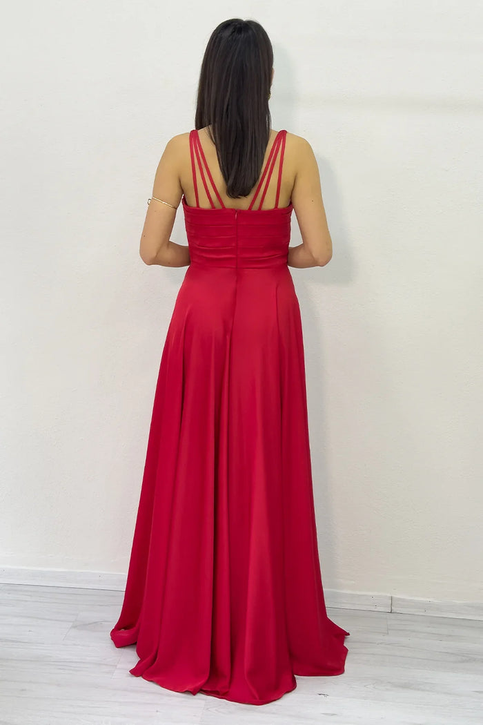 Kırmızı Gold Askılı Ön Drapeli Saten Yırtmaçlı Abiye Elbise