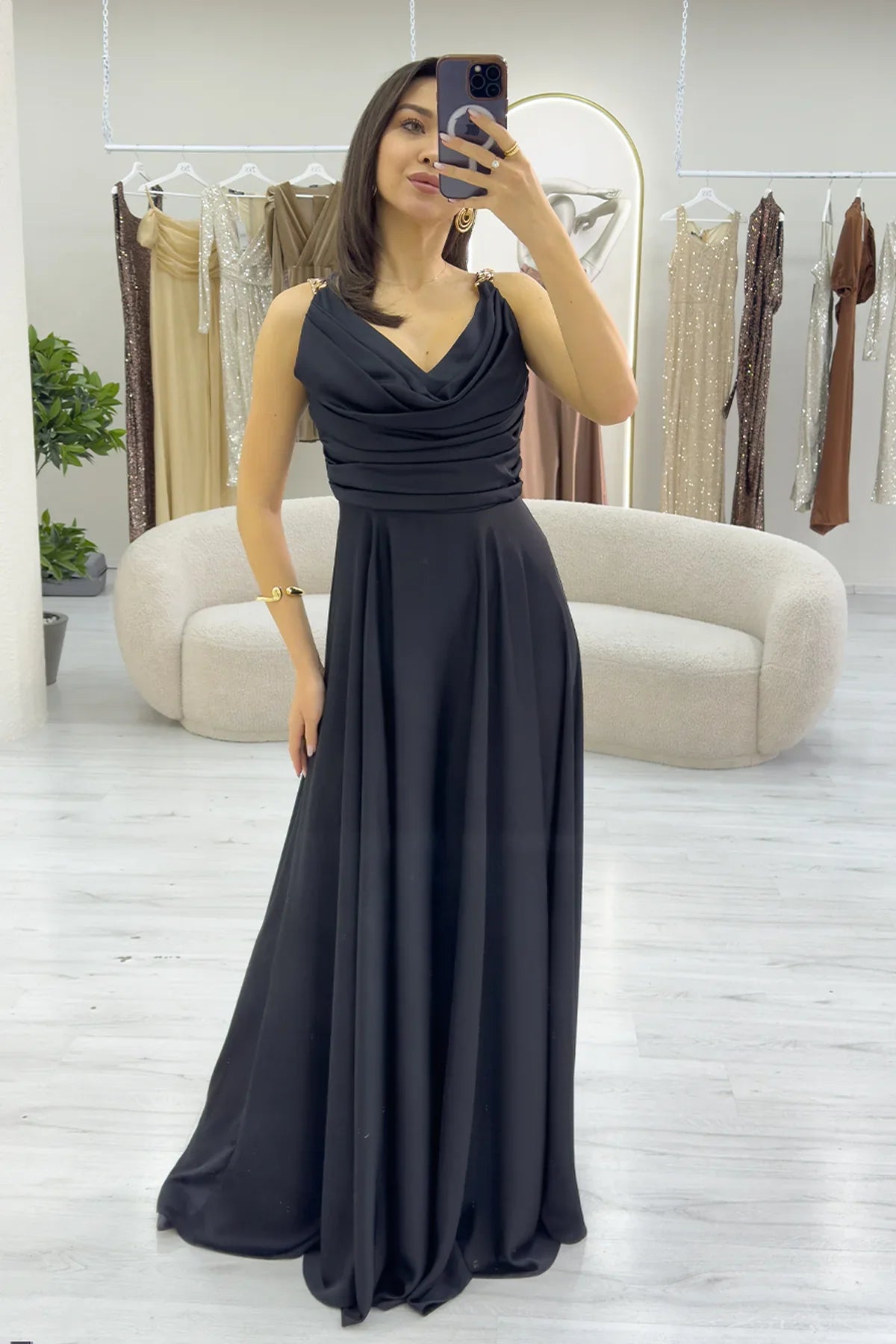 Siyah Gold Askılı Ön Drapeli Saten Yırtmaçlı Abiye Elbise