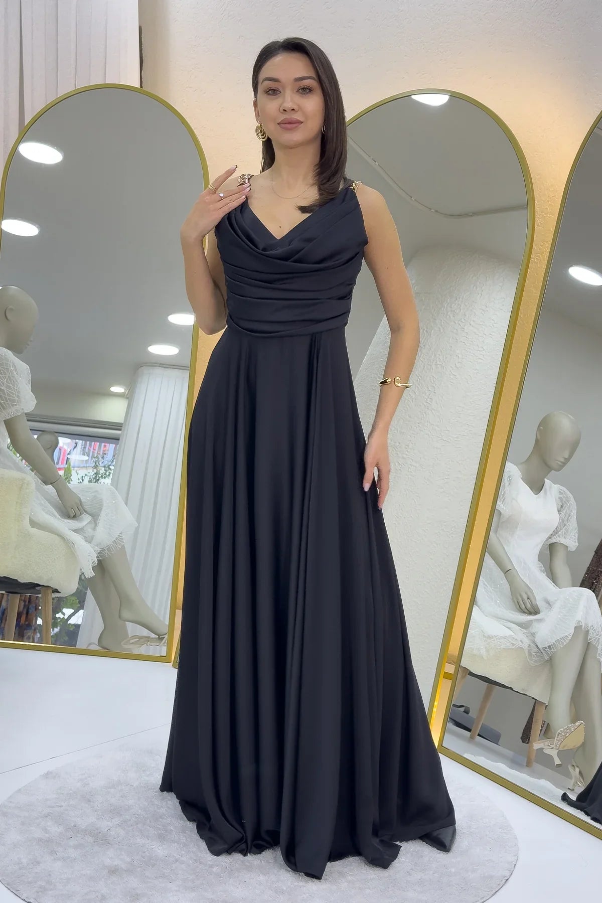 Siyah Gold Askılı Ön Drapeli Saten Yırtmaçlı Abiye Elbise