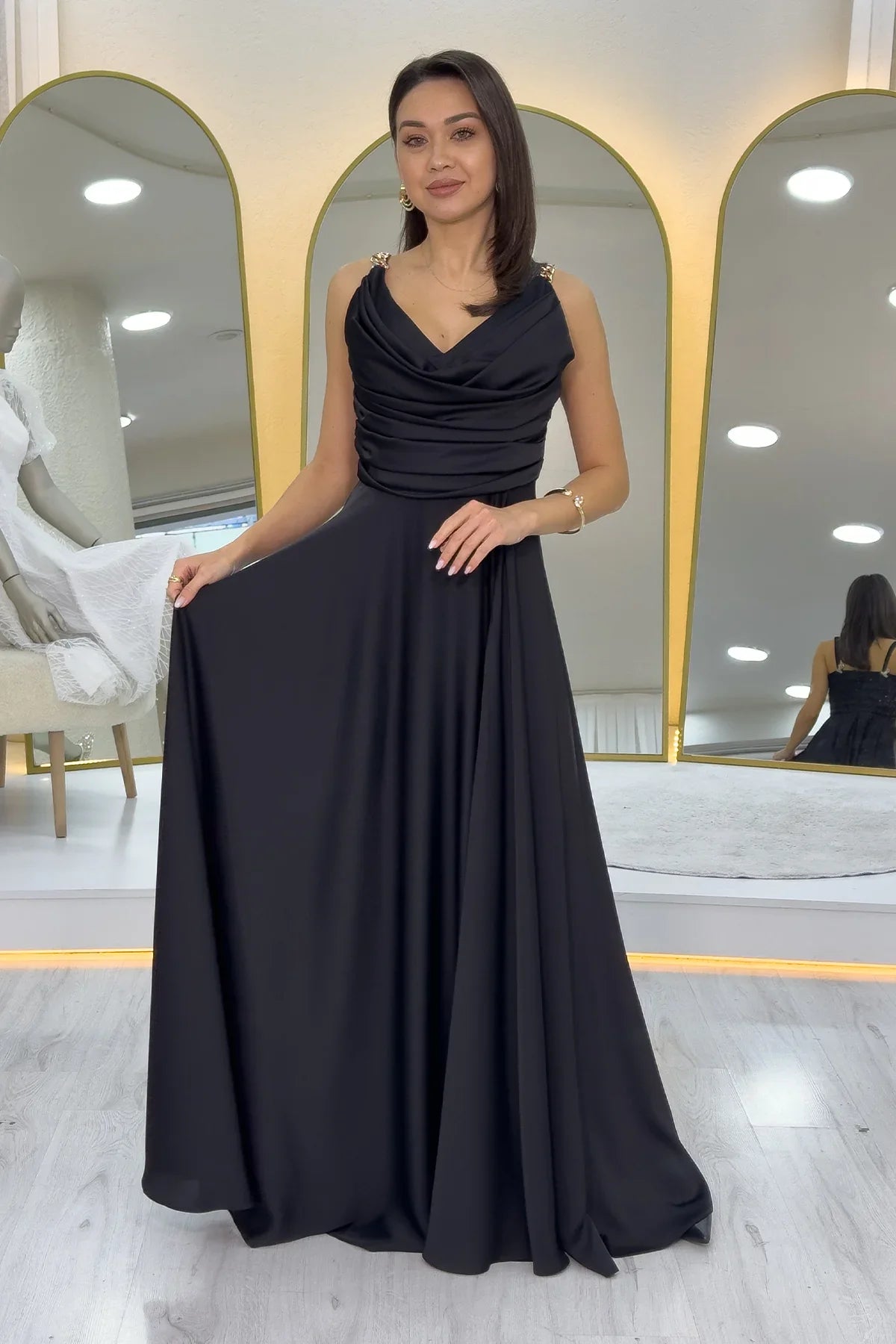 Siyah Gold Askılı Ön Drapeli Saten Yırtmaçlı Abiye Elbise