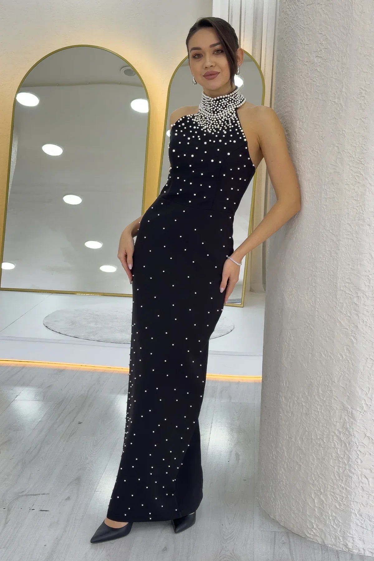 Kadın Siyah İncili Halter Yaka Abiye Elbise