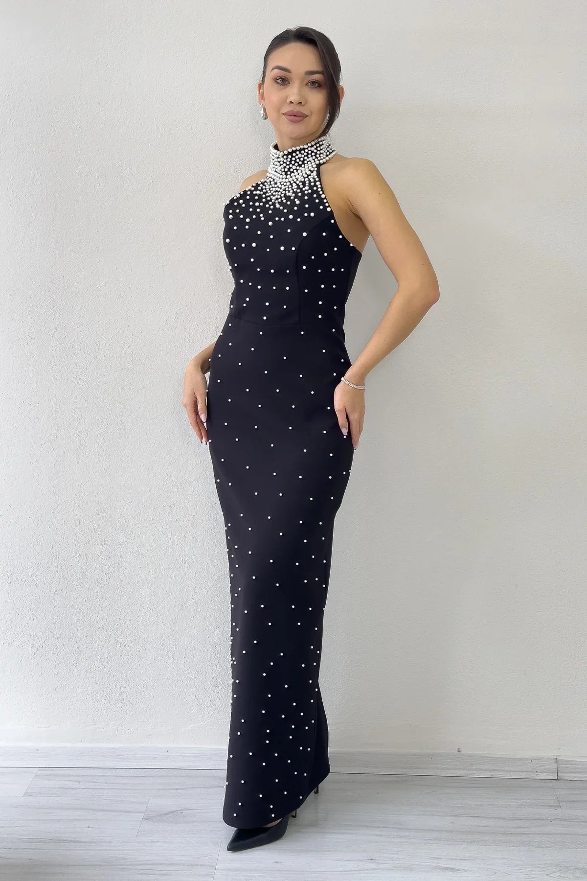 Kadın Siyah İncili Halter Yaka Abiye Elbise