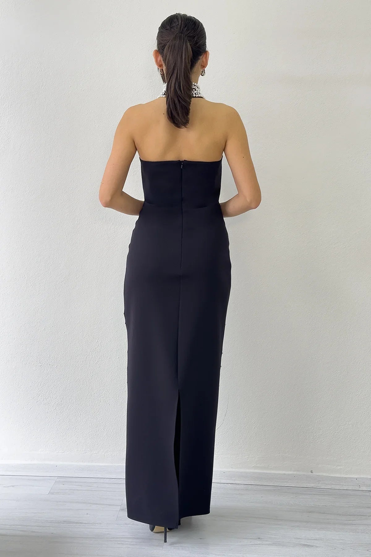 Kadın Siyah İncili Halter Yaka Abiye Elbise