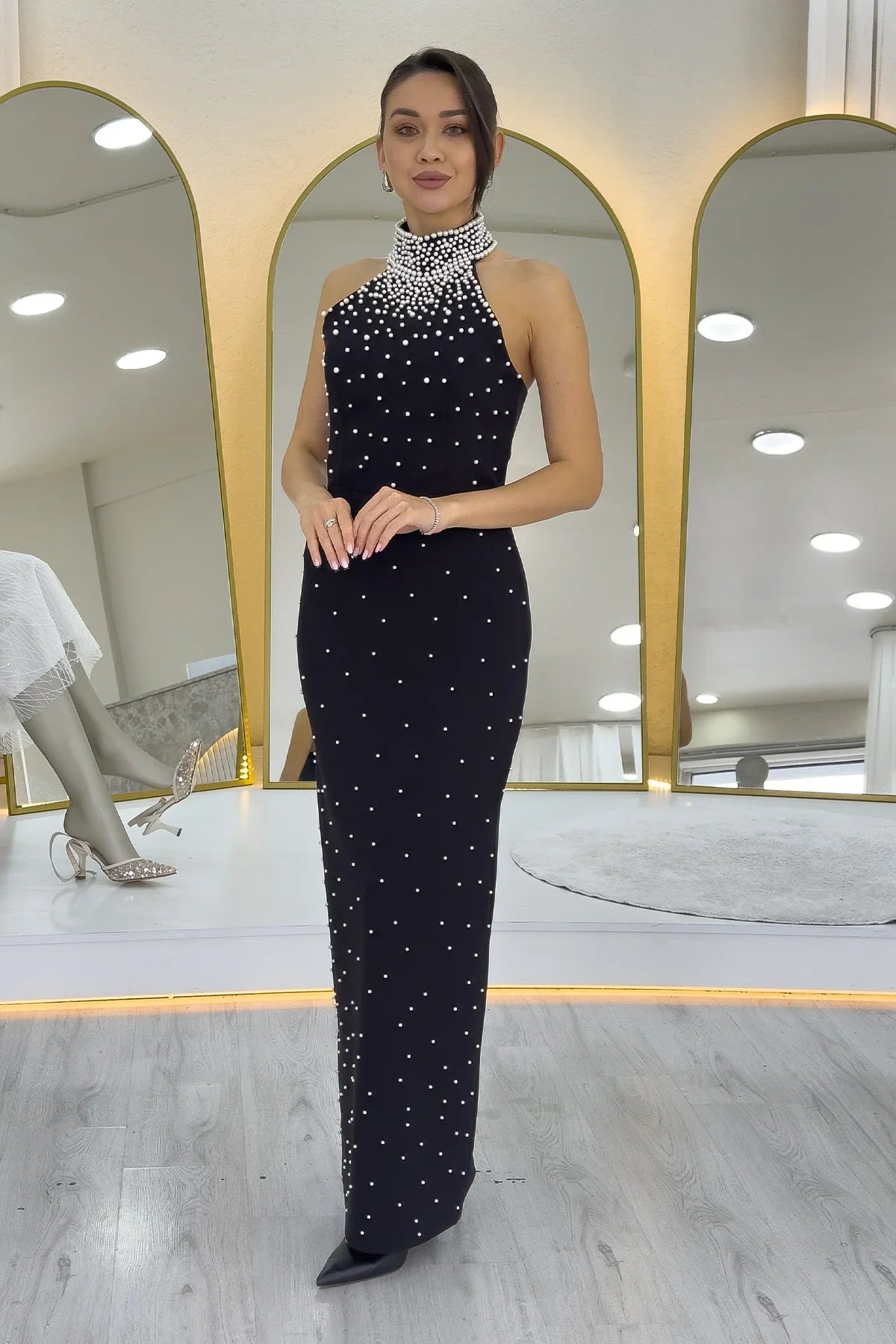 Kadın Siyah İncili Halter Yaka Abiye Elbise