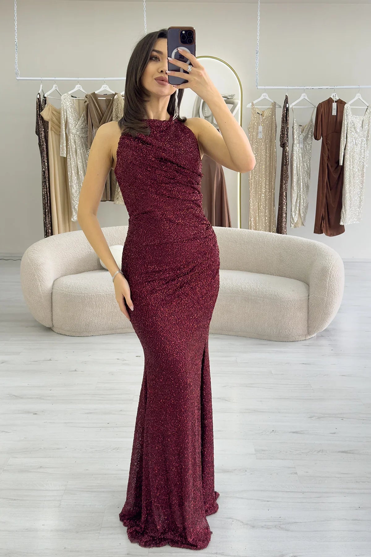 Bordo İşlemeli Halter Yaka Drapeli Yırtmaçlı Abiye Elbise 