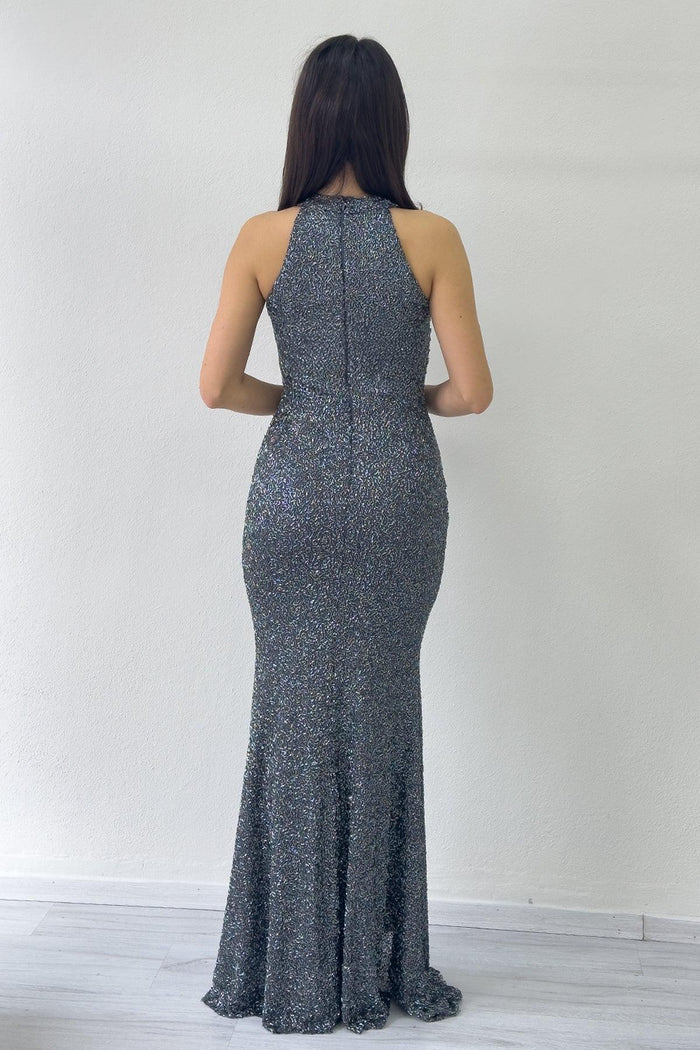 Gümüş İşlemeli Halter Yaka Drapeli Yırtmaçlı Abiye Elbise 