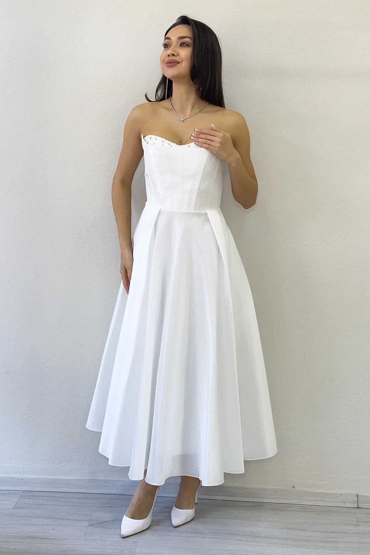 Beyaz Boncuk İşlemeli Straplez Korse Görünümlü Midi Boy Prenses Nikah Abiye Elbise