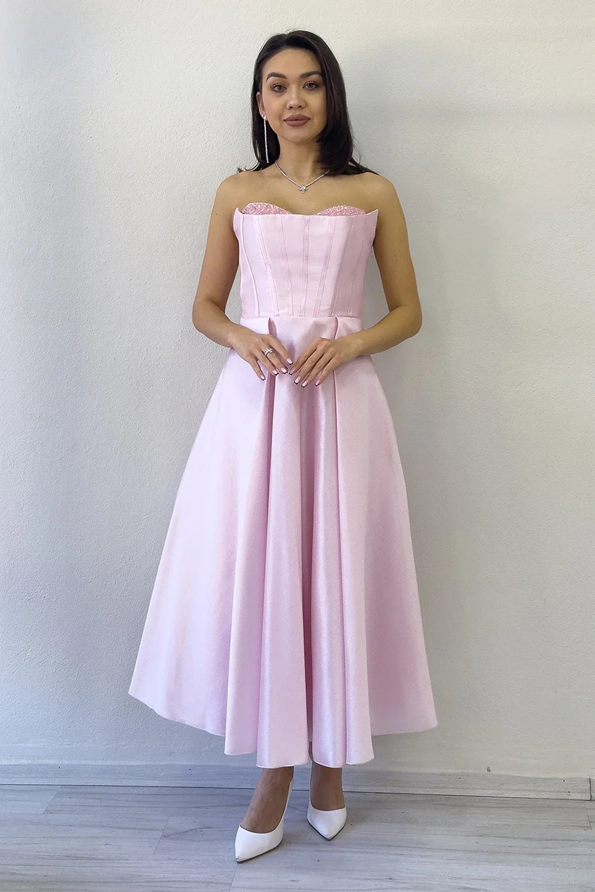 Pudra Boncuk İşlemeli Straplez Korse Görünümlü Midi Boy Prenses Abiye Elbise