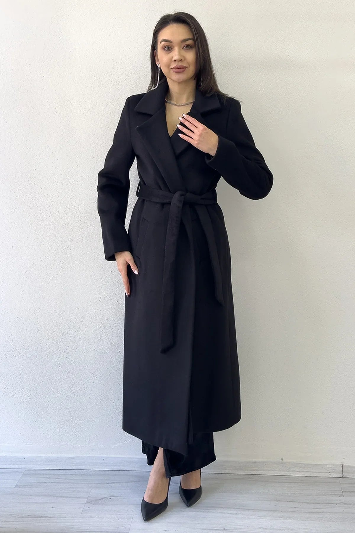 Kadın Siyah Astarlı Kuşaklı Kaşe Kaban