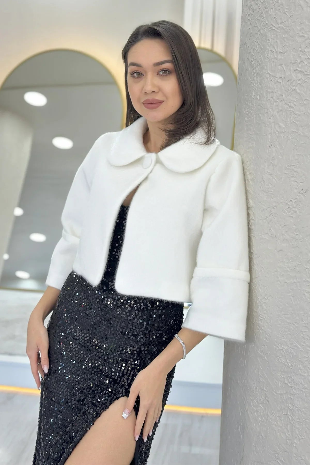 Beyaz Tek Düğmeli Astarlı Kürk Görünümlü Abiye Ceket 