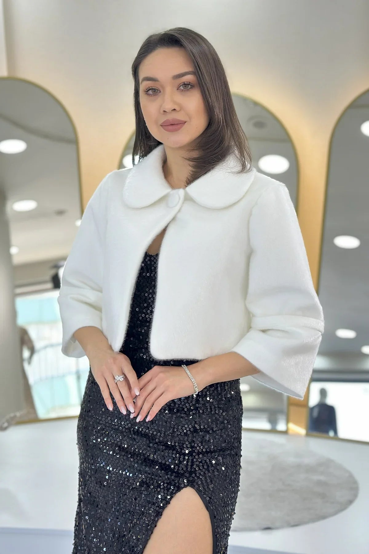 Beyaz Tek Düğmeli Astarlı Kürk Görünümlü Abiye Ceket 