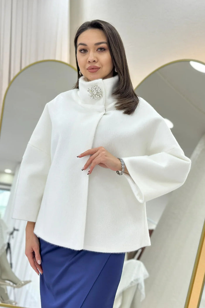 Beyaz Dik Yaka Taş Detaylı Abiye Kürk