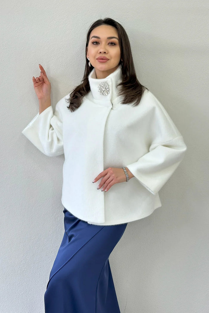 Beyaz Dik Yaka Taş Detaylı Abiye Kürk
