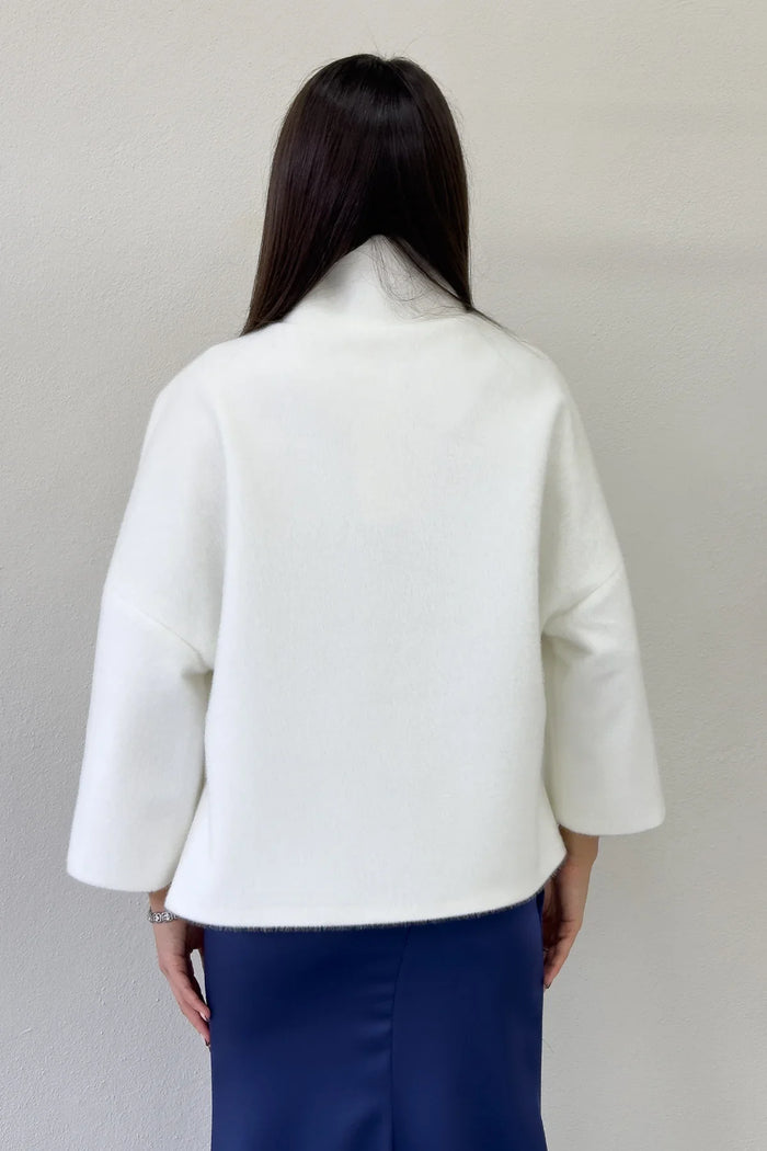 Beyaz Dik Yaka Taş Detaylı Abiye Kürk