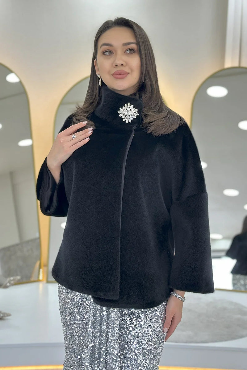 Siyah Dik Yaka Taş Detaylı Abiye Kürk