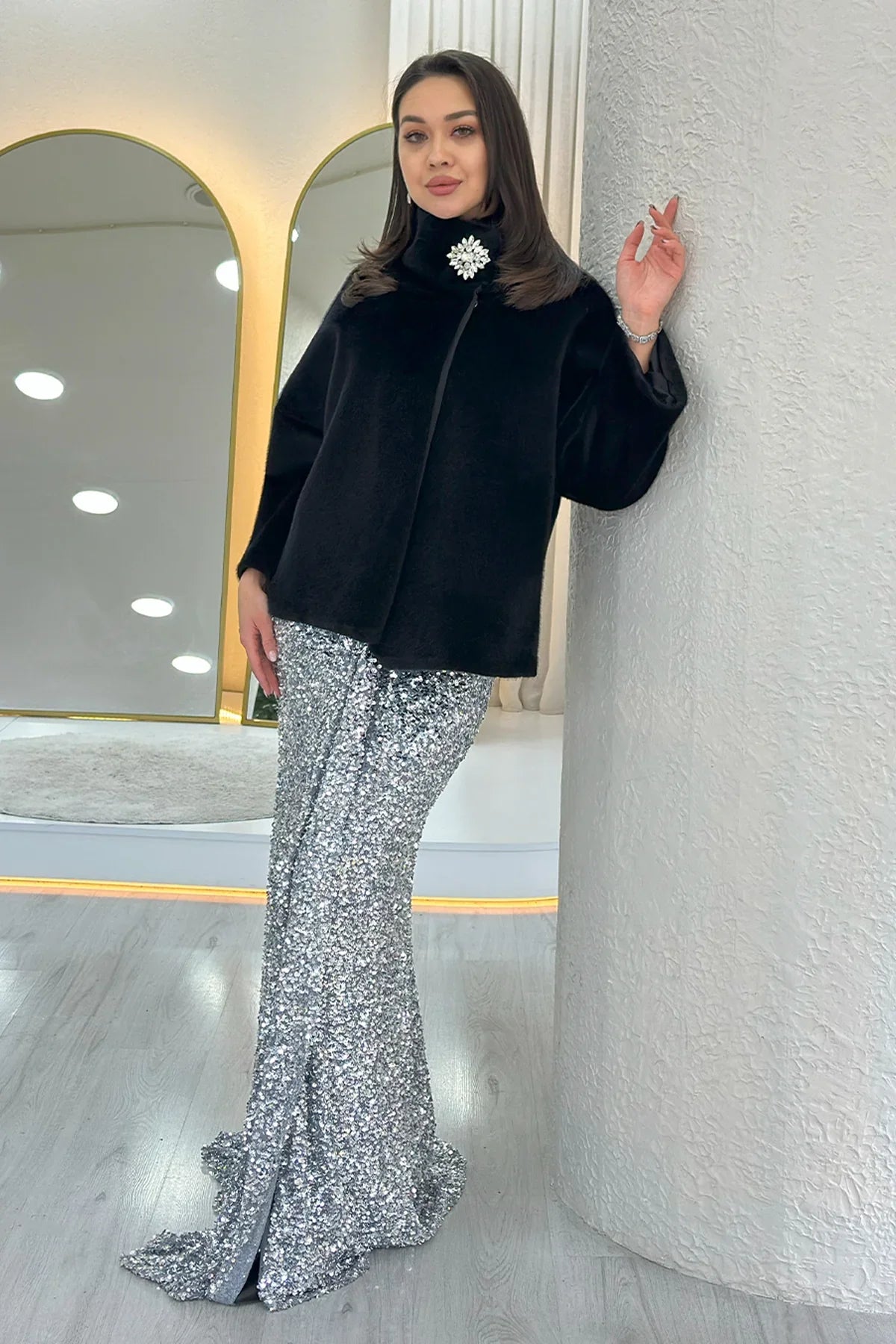 Siyah Dik Yaka Taş Detaylı Abiye Kürk