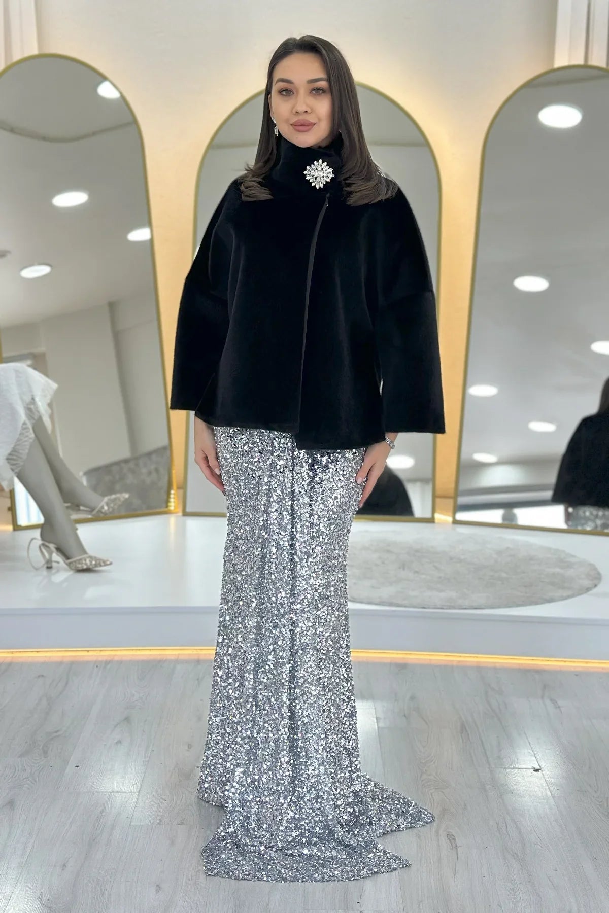 Siyah Dik Yaka Taş Detaylı Abiye Kürk