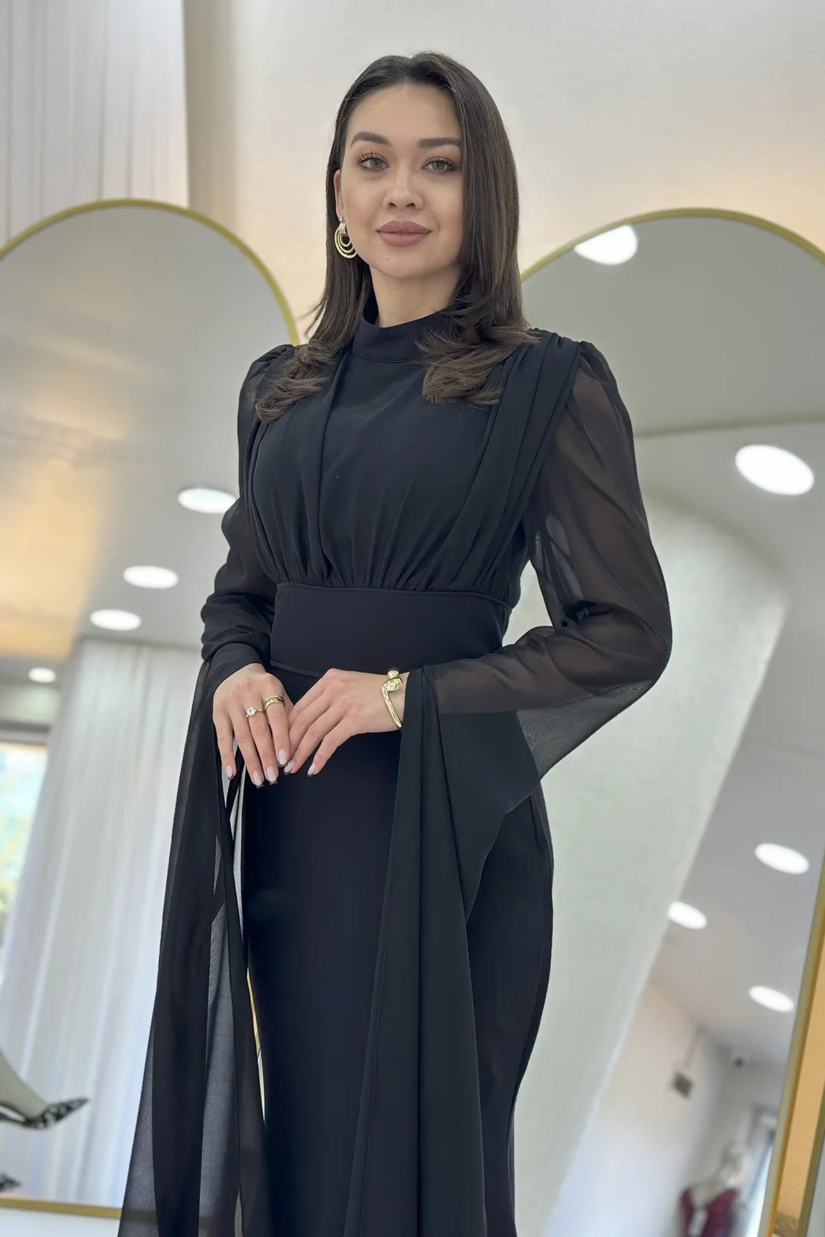 Siyah Şifon Pelerin Kol Dik Yaka Balık Abiye Elbise