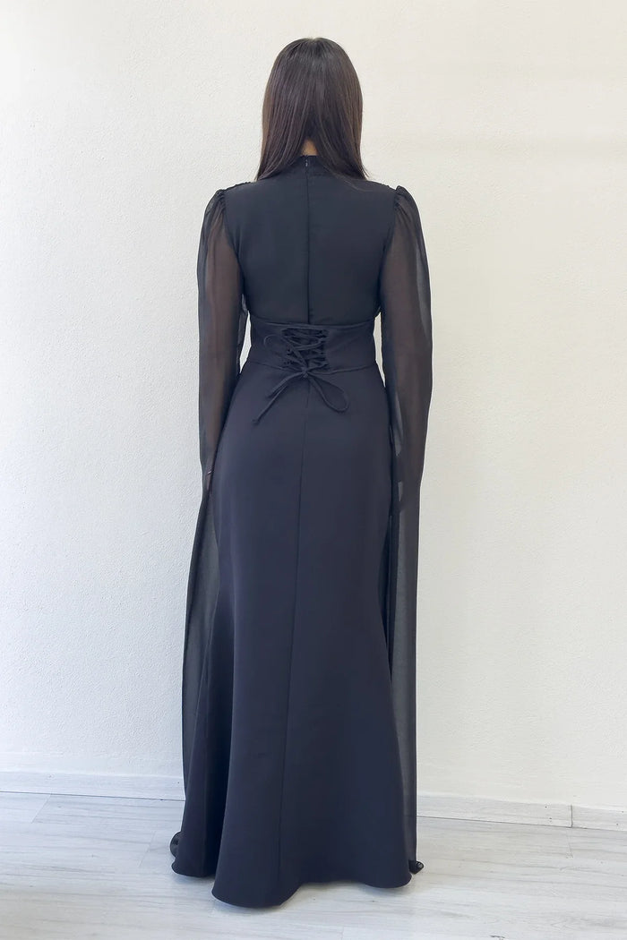 Siyah Şifon Pelerin Kol Dik Yaka Balık Abiye Elbise