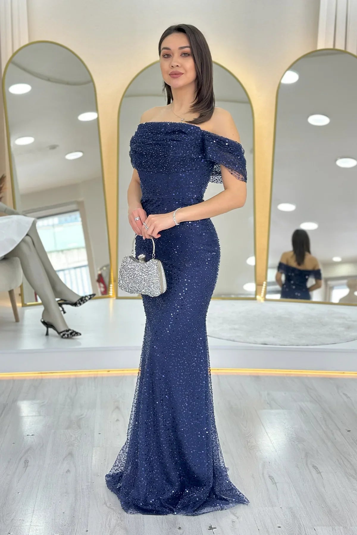 Lacivert Madonna Yaka Pul İşlemeli Balık Abiye Elbise 