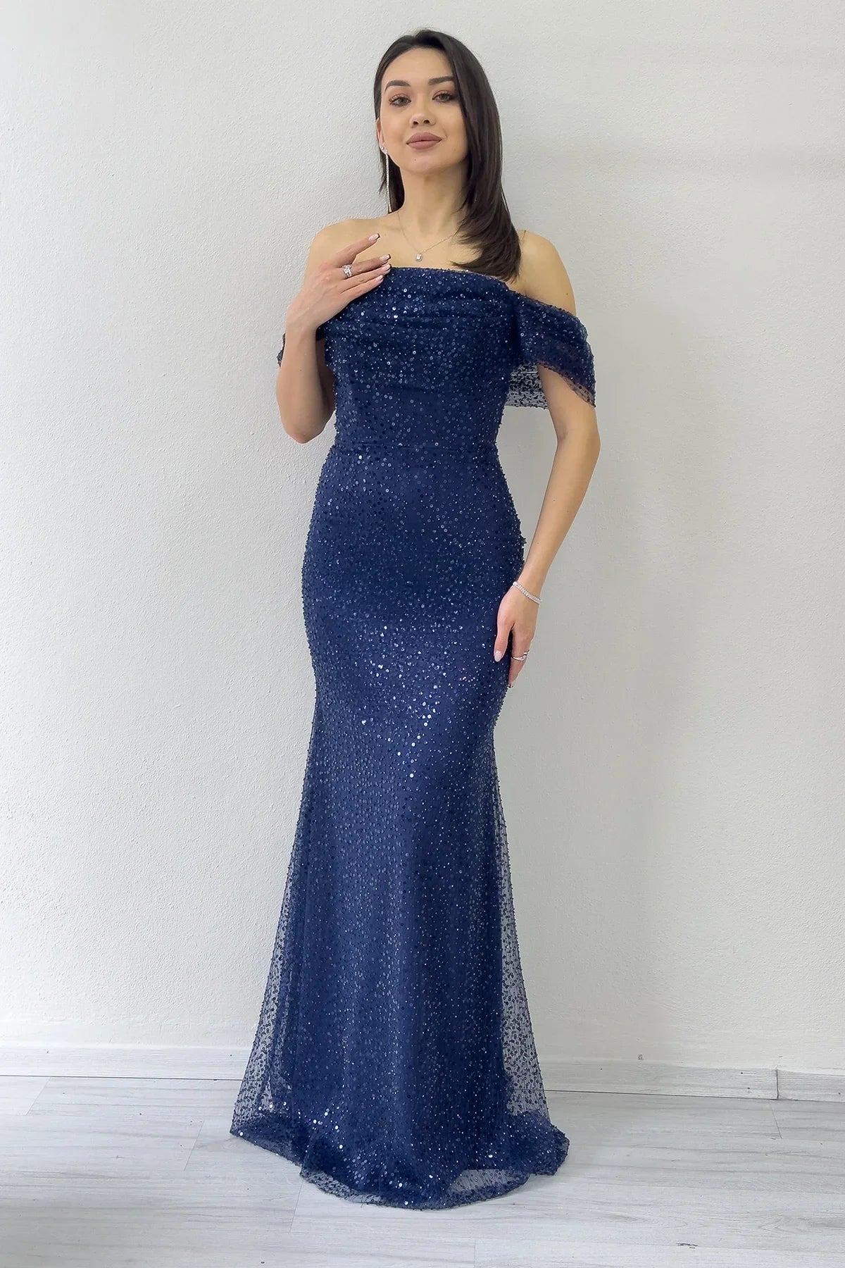 Lacivert Madonna Yaka Pul İşlemeli Balık Abiye Elbise 