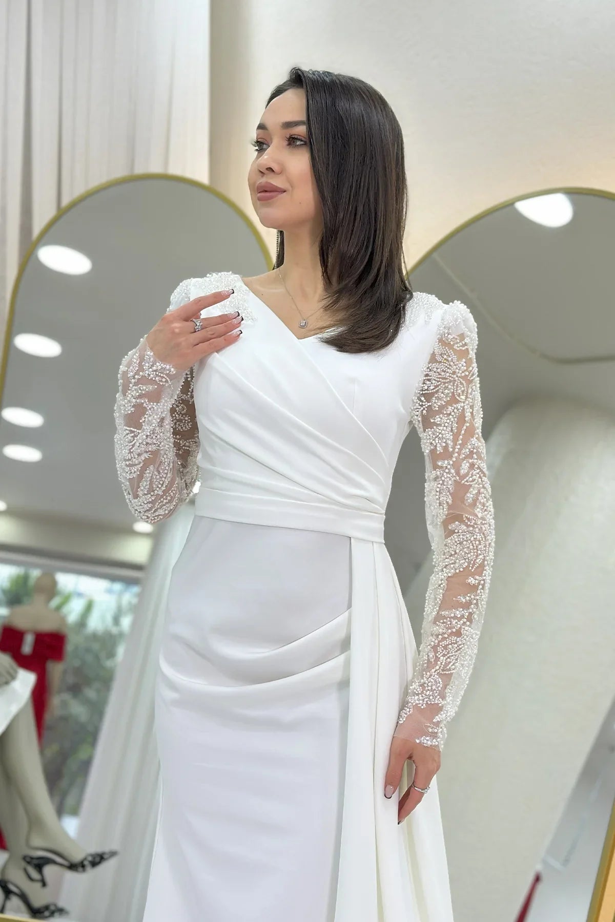 Beyaz İşlemeli Transparan Kol Kruvaze Yaka Kuyruklu Nikah Abiye Elbise 