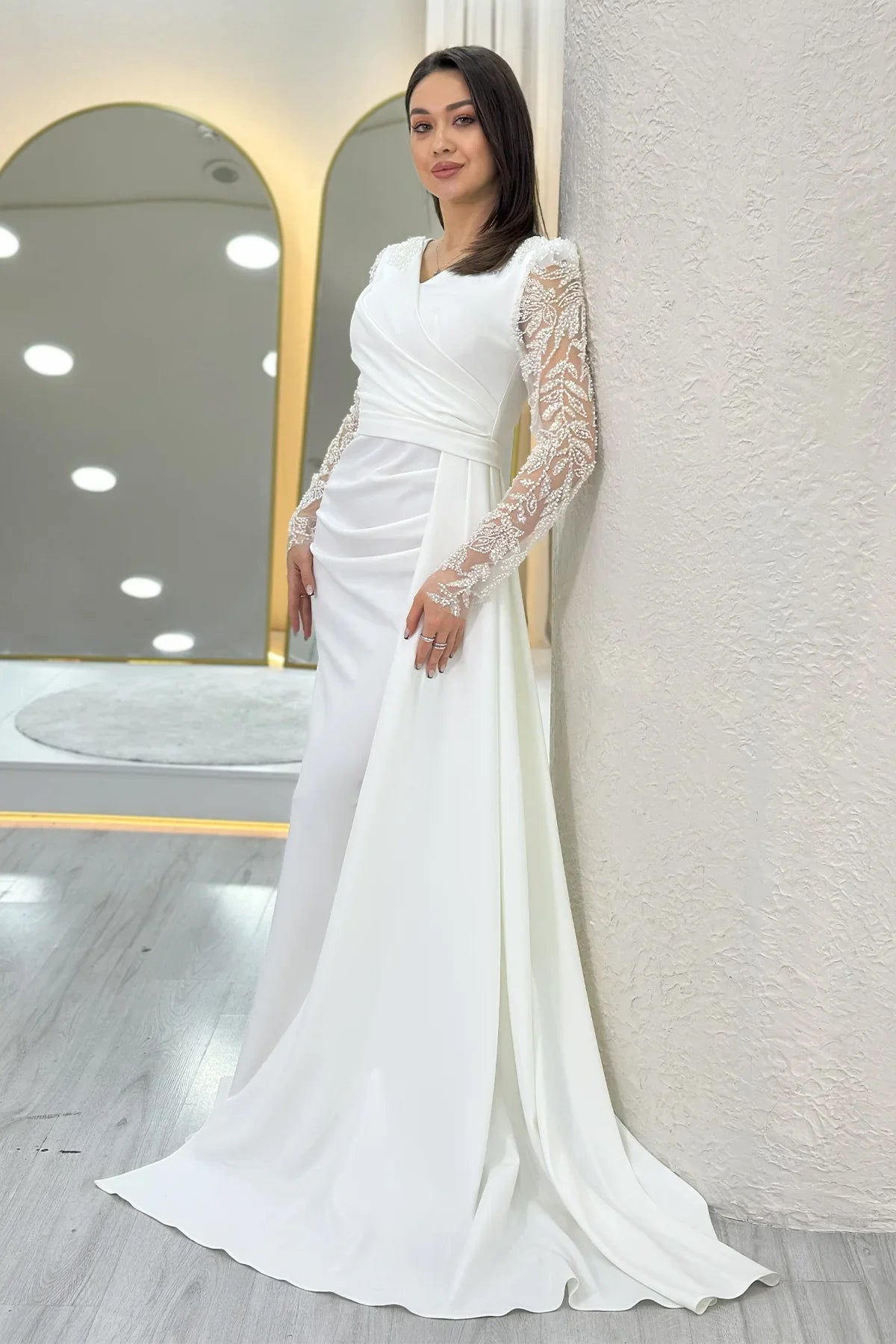 Beyaz İşlemeli Transparan Kol Kruvaze Yaka Kuyruklu Nikah Abiye Elbise 