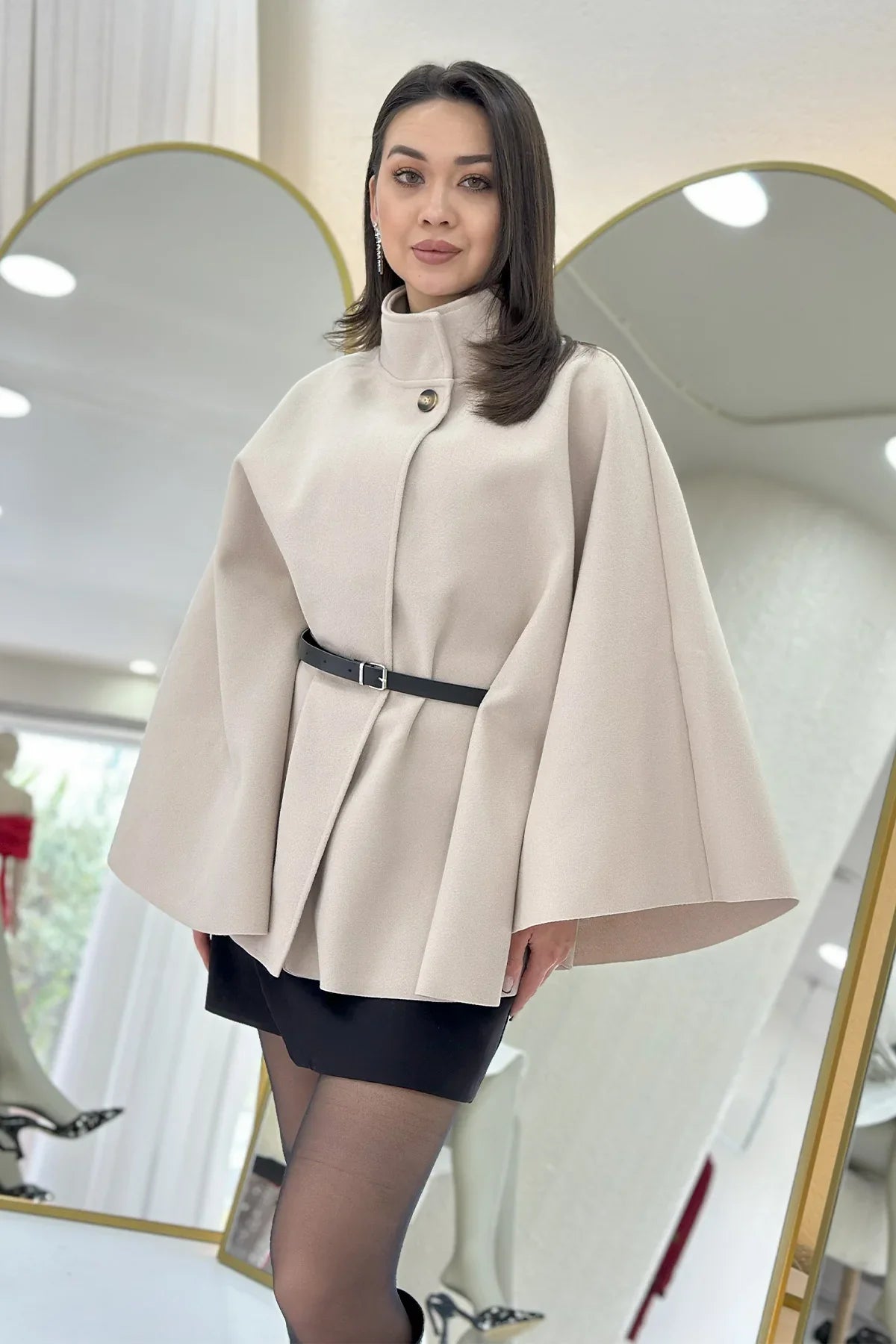 Bej Tek Düğmeli Kemerli Kaşe Panço 