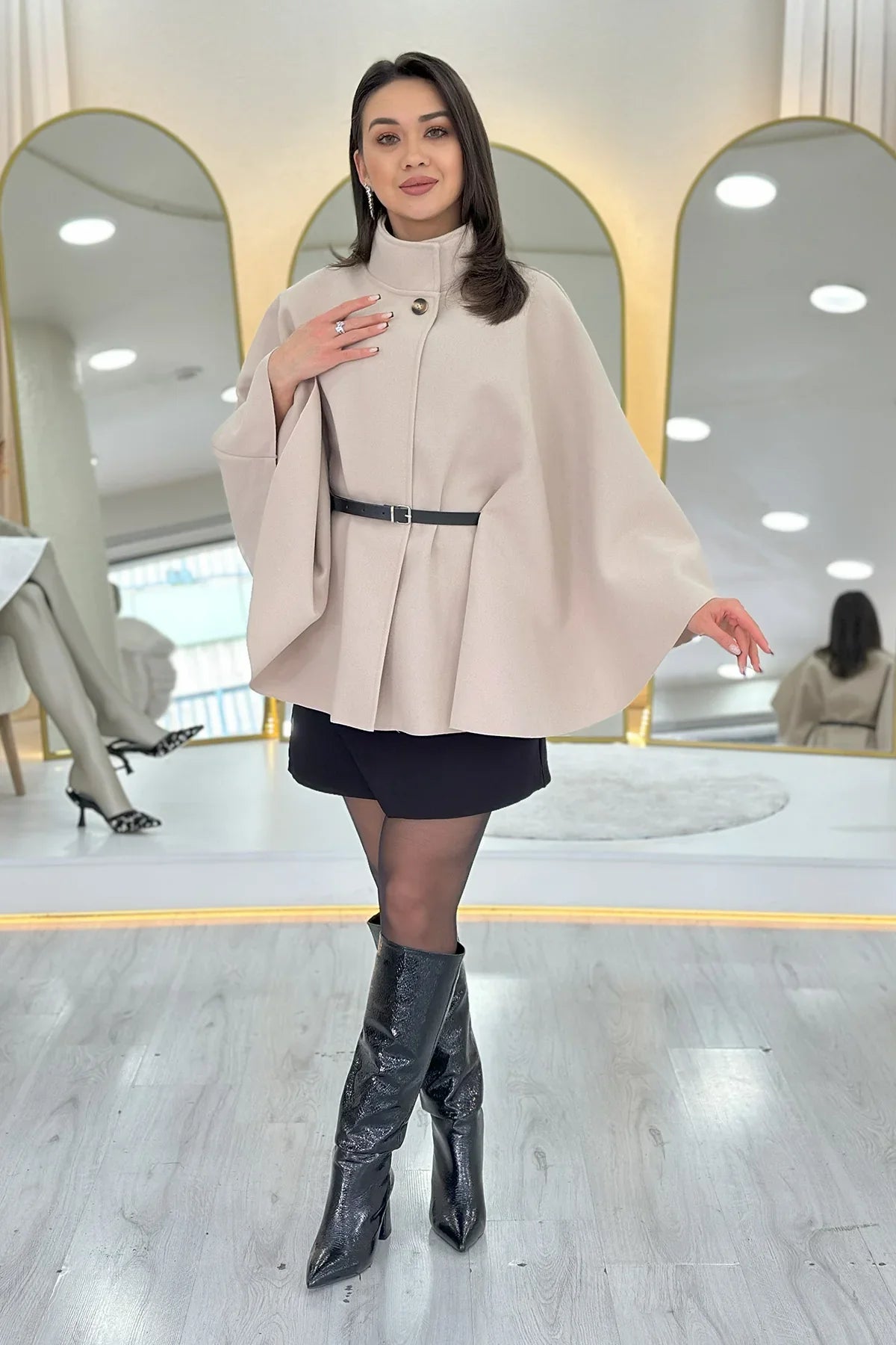 Bej Tek Düğmeli Kemerli Kaşe Panço 