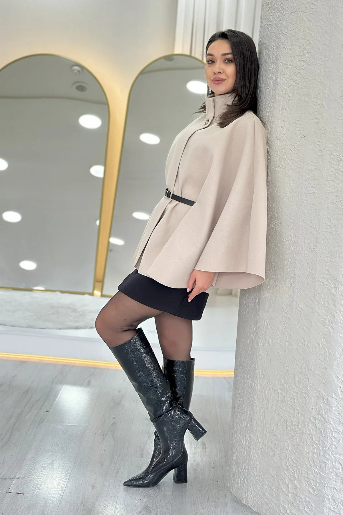 Bej Tek Düğmeli Kemerli Kaşe Panço 