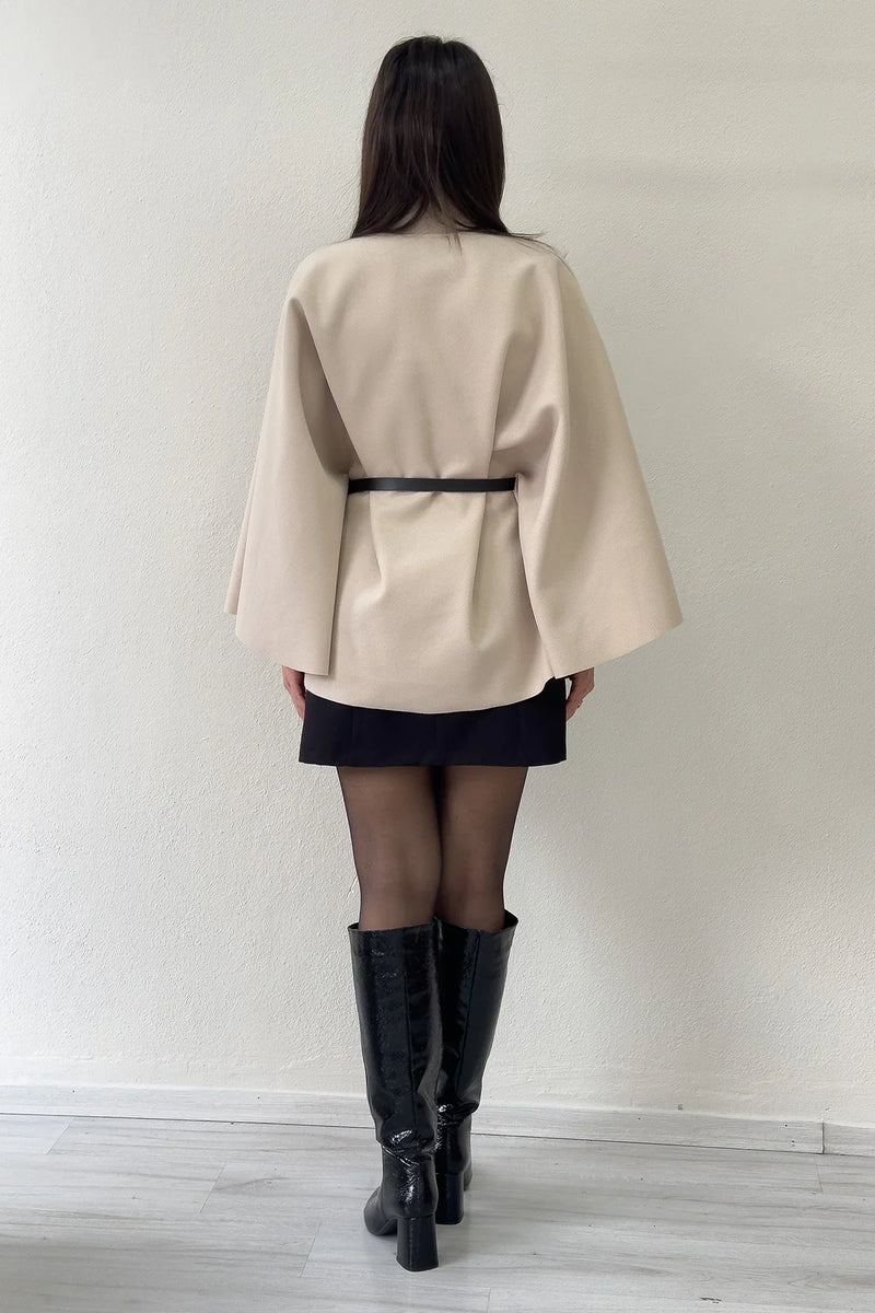 Bej Tek Düğmeli Kemerli Kaşe Panço 