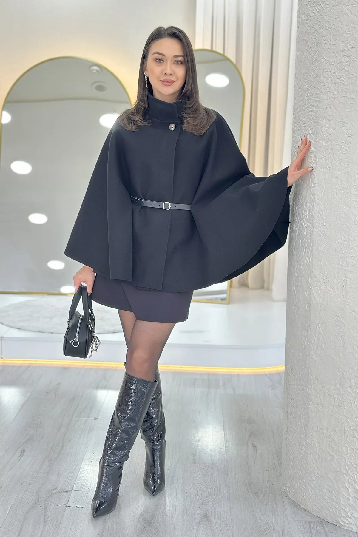 Siyah Tek Düğmeli Kemerli Kaşe Panço 