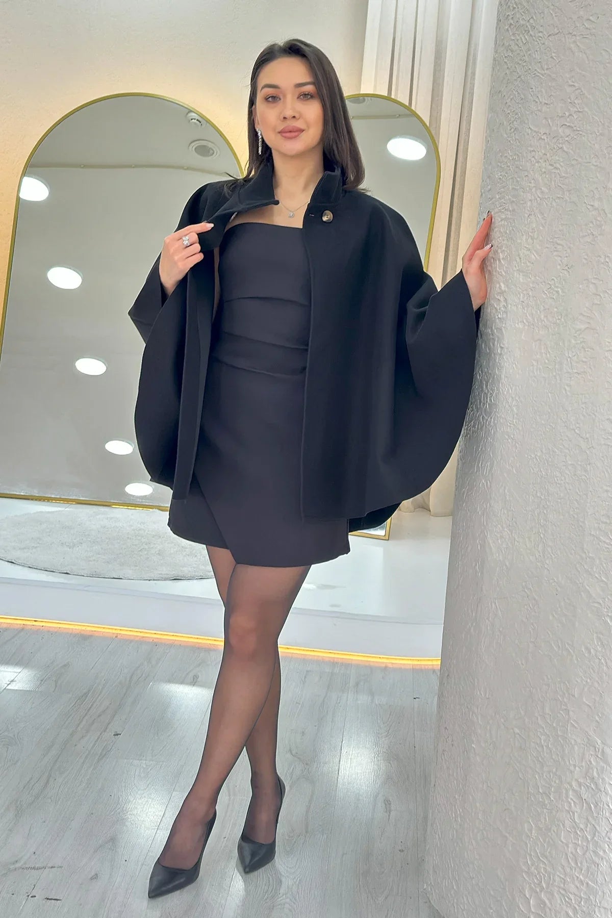 Siyah Tek Düğmeli Kemerli Kaşe Panço 