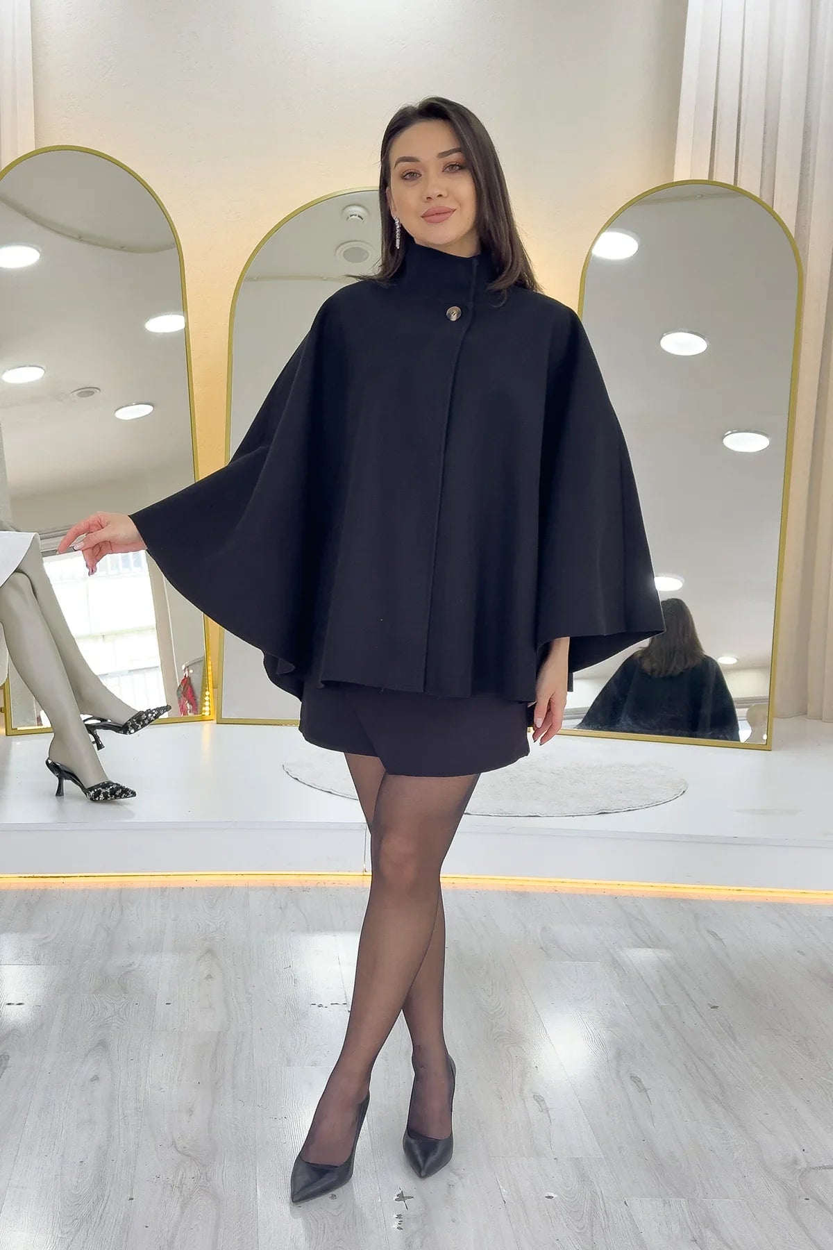 Siyah Tek Düğmeli Kemerli Kaşe Panço 