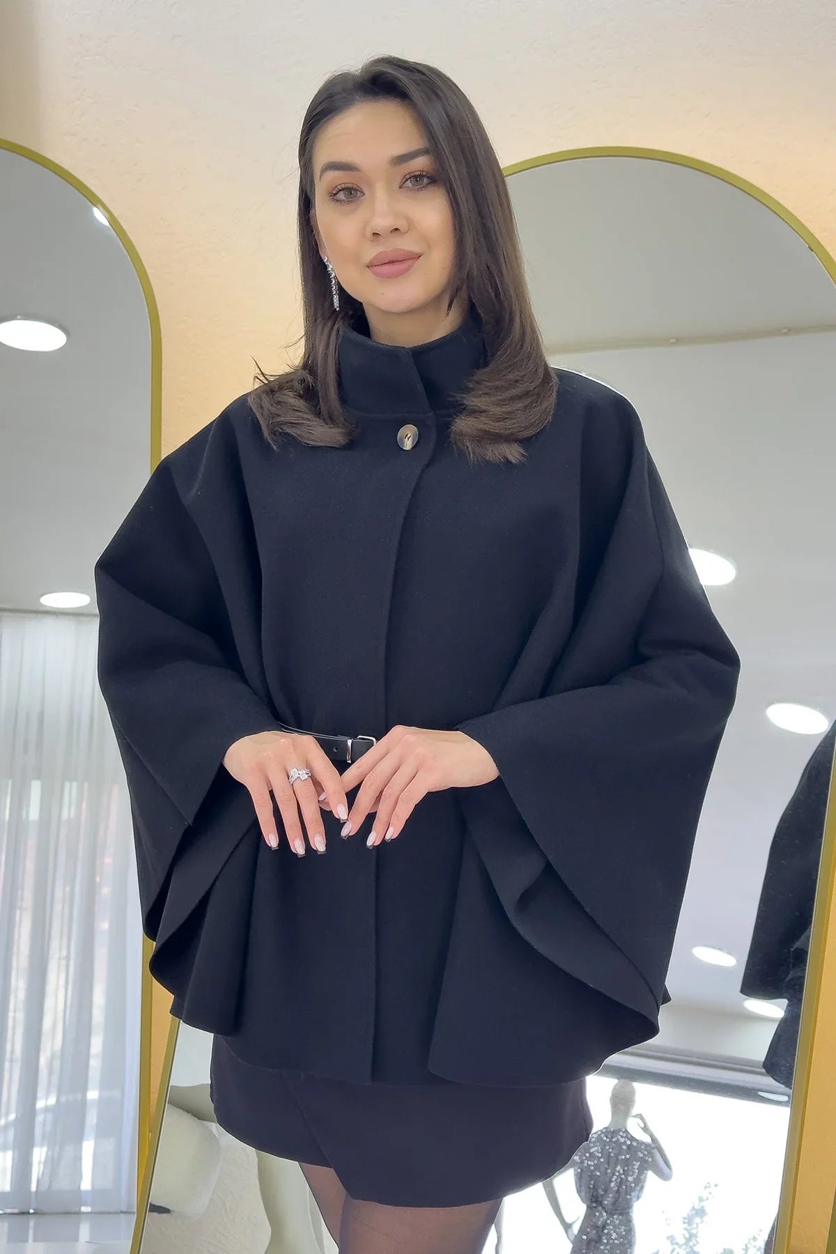 Siyah Tek Düğmeli Kemerli Kaşe Panço 