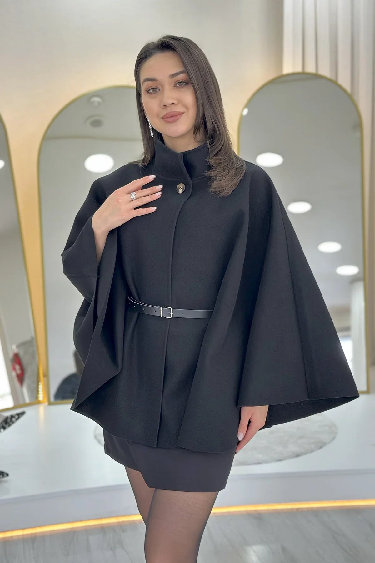 Siyah Tek Düğmeli Kemerli Kaşe Panço 