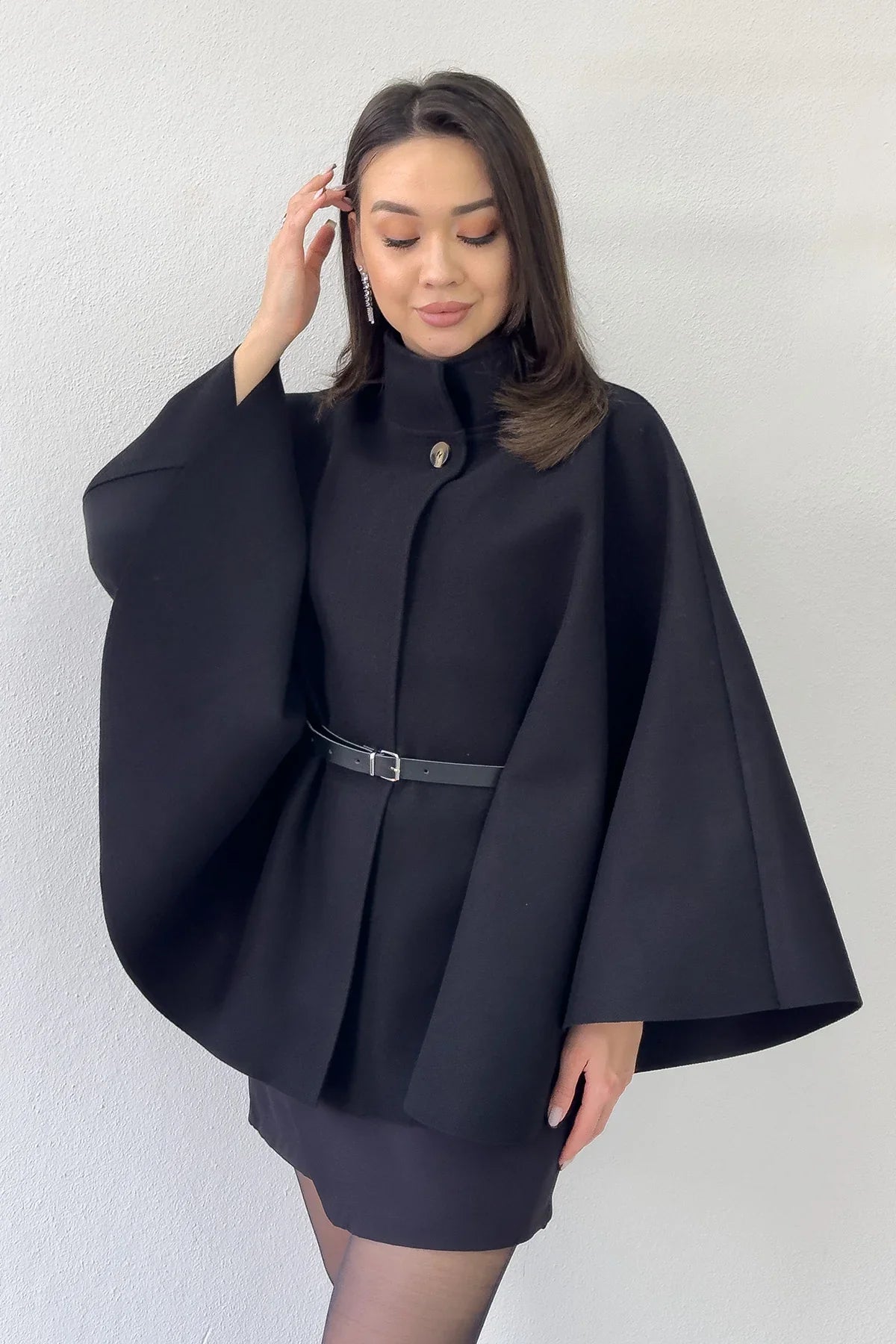 Siyah Tek Düğmeli Kemerli Kaşe Panço 