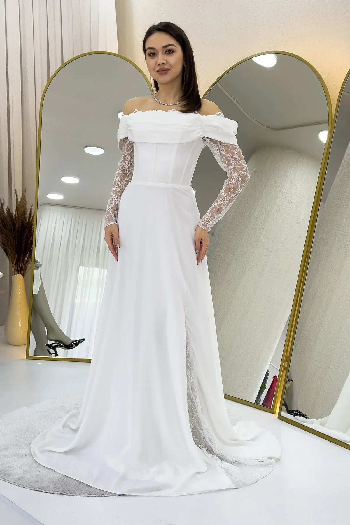 Beyaz Dantel Kollu Yırtmaçlı Tasarım Nikah Abiye Elbise 