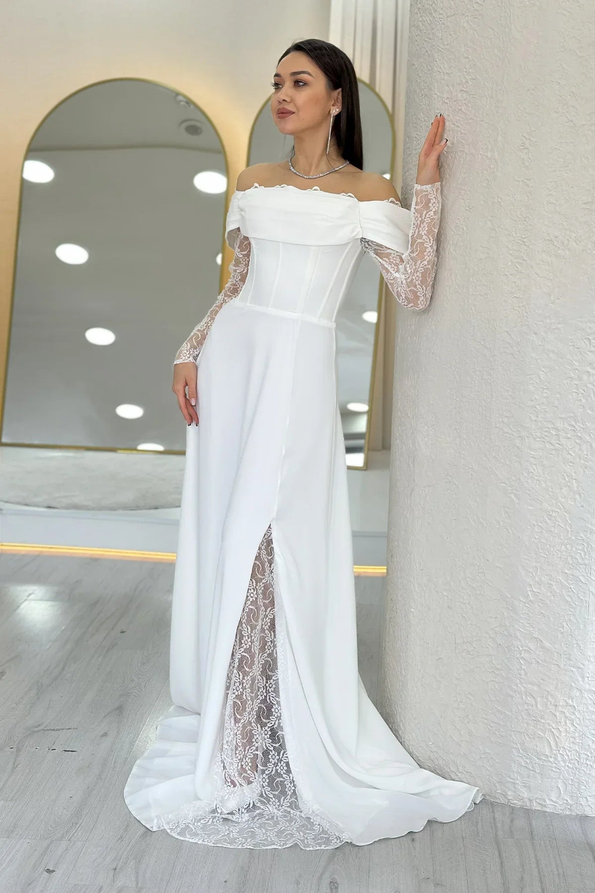 Beyaz Dantel Kollu Yırtmaçlı Tasarım Nikah Abiye Elbise 