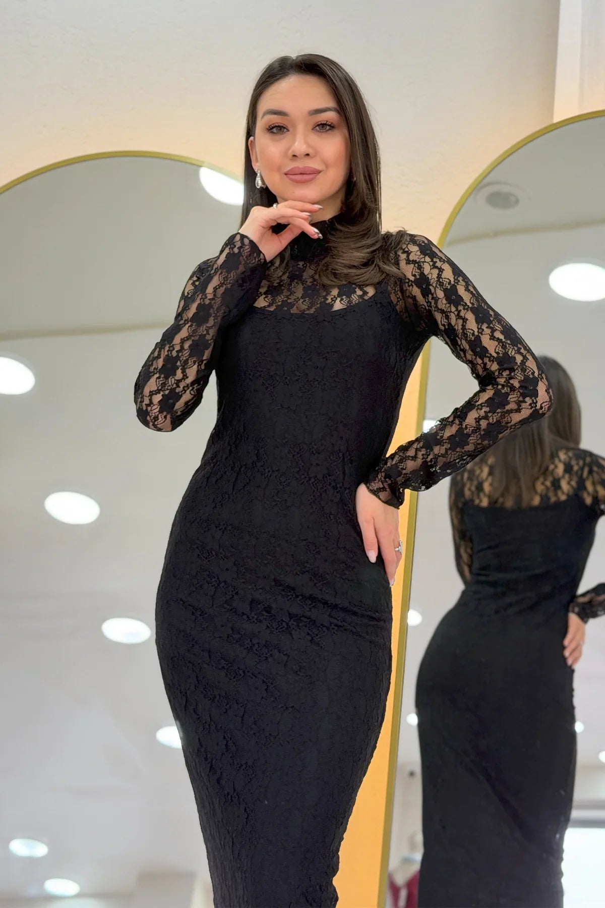 Siyah İç Astarlı Dik Yaka Midi Boy Dantel Elbise 