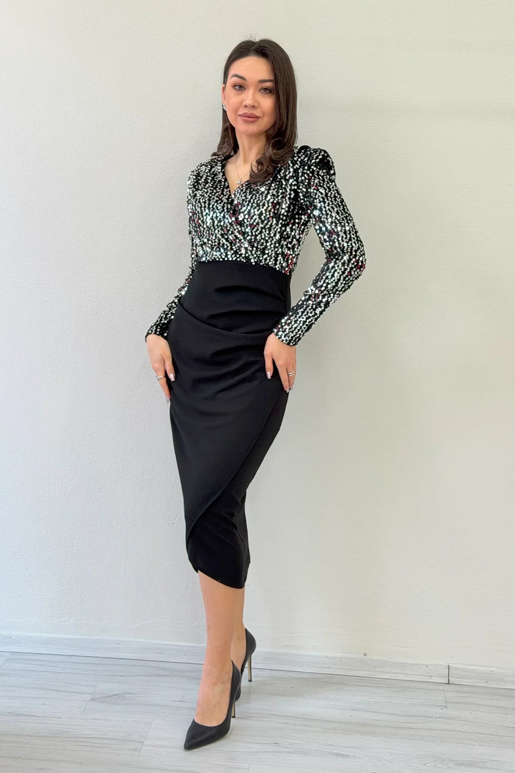 Gümüş Pul Payet Kruvaze Yaka Drapeli Midi Boy Abiye Elbise