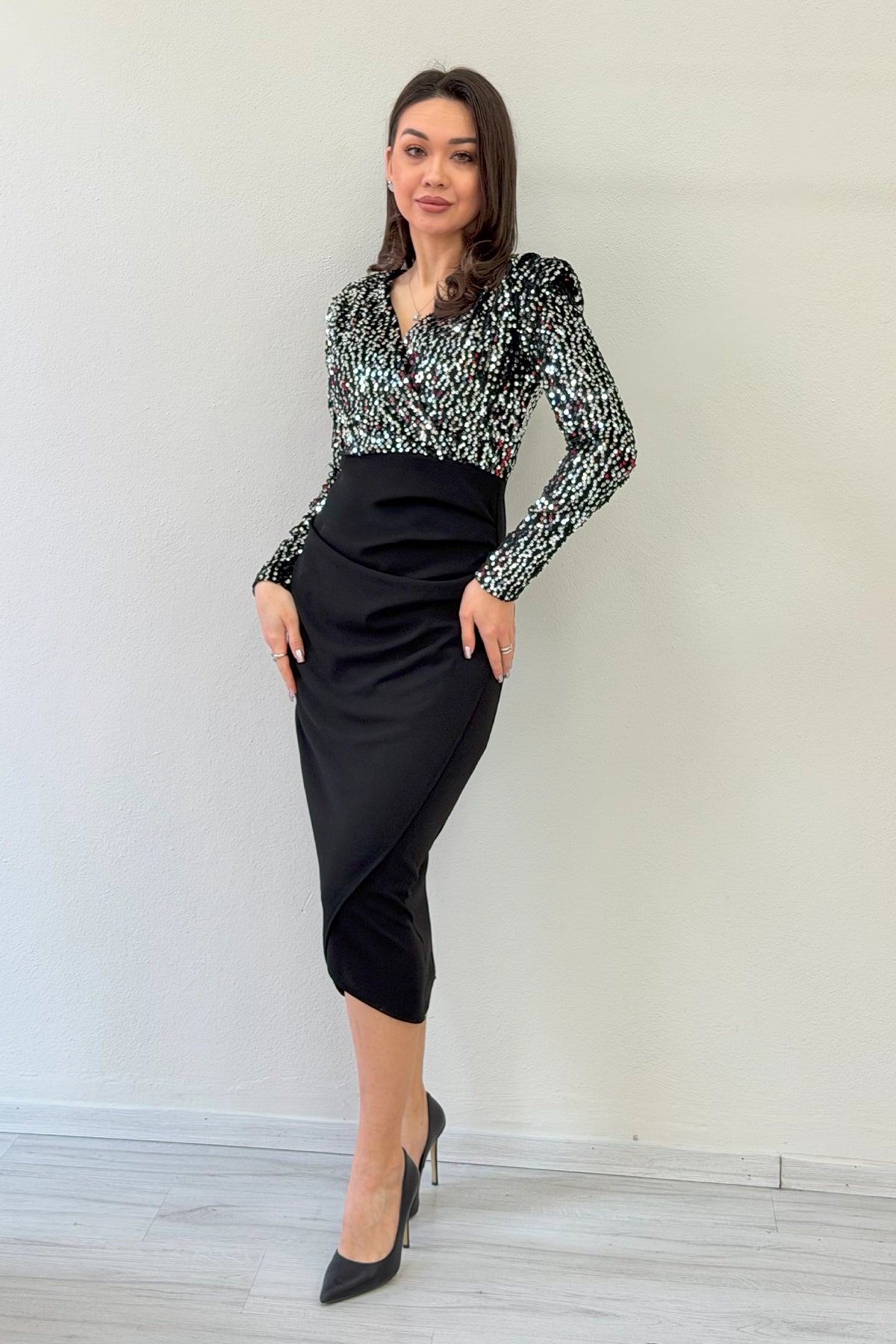 Gümüş Pul Payet Kruvaze Yaka Drapeli Midi Boy Abiye Elbise