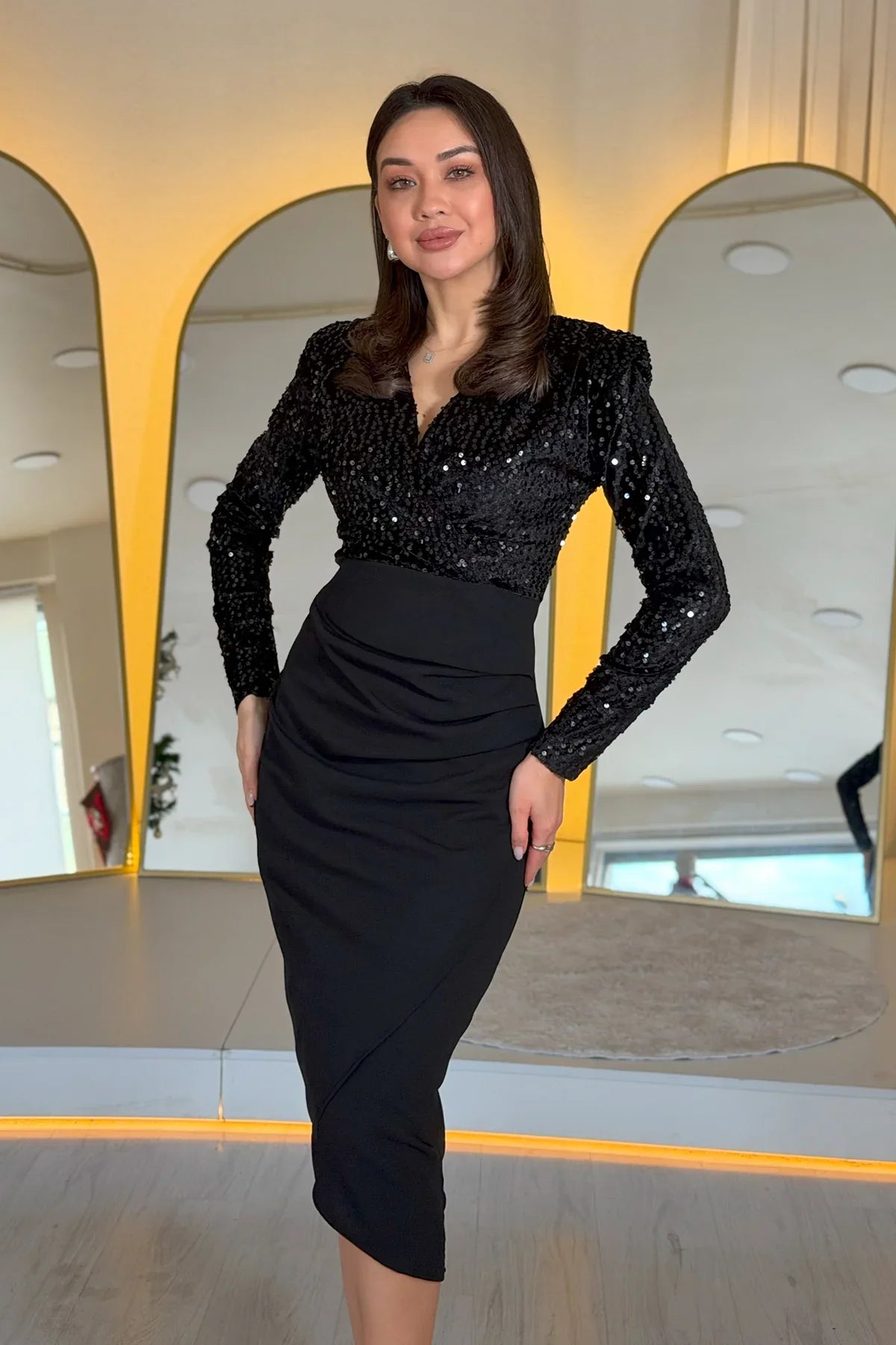 Siyah Pul Payet Kruvaze Yaka Drapeli Midi Boy Abiye Elbise