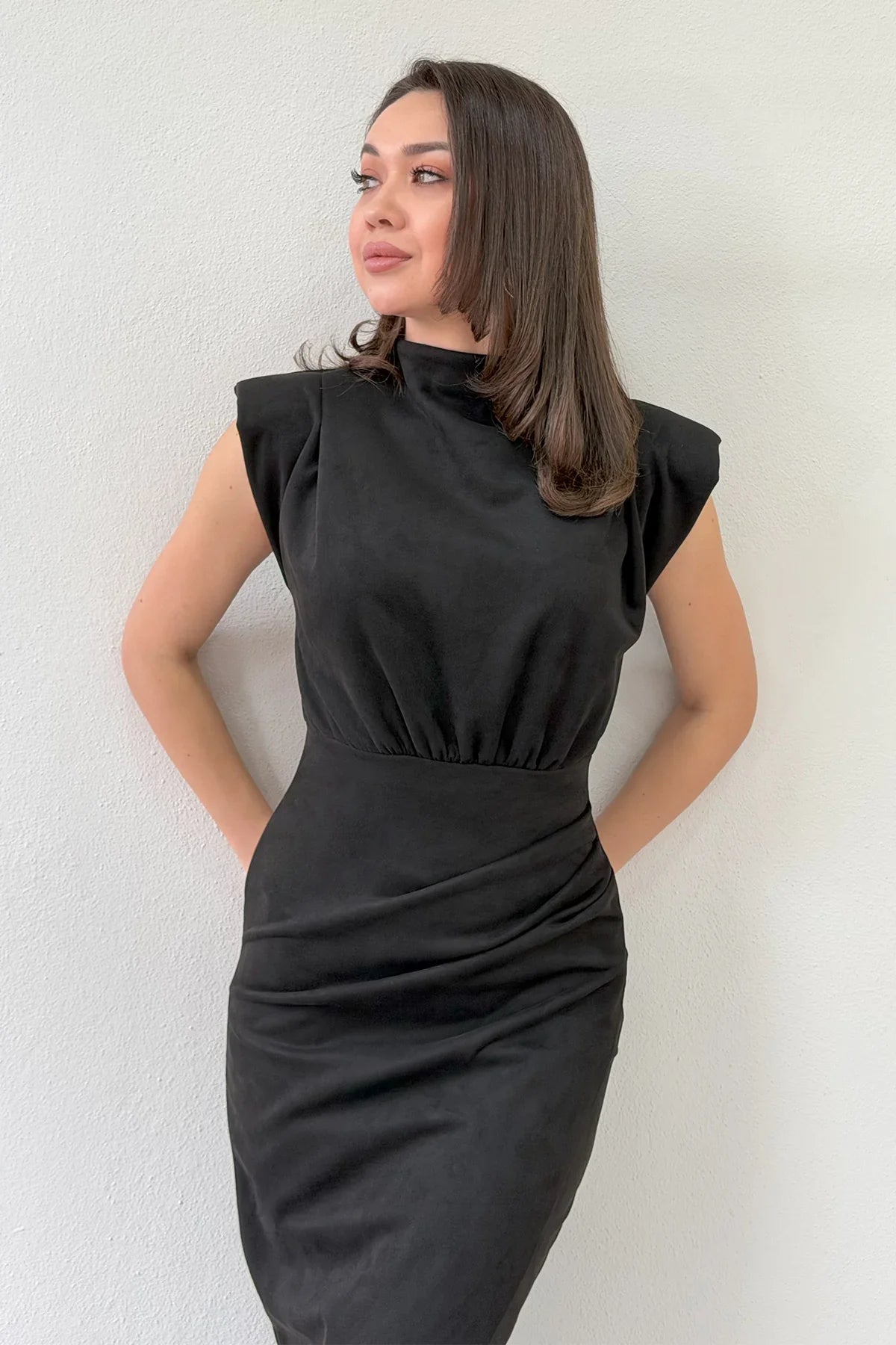 Kadın Siyah Vatkalı Drape Detaylı Süet Elbise 