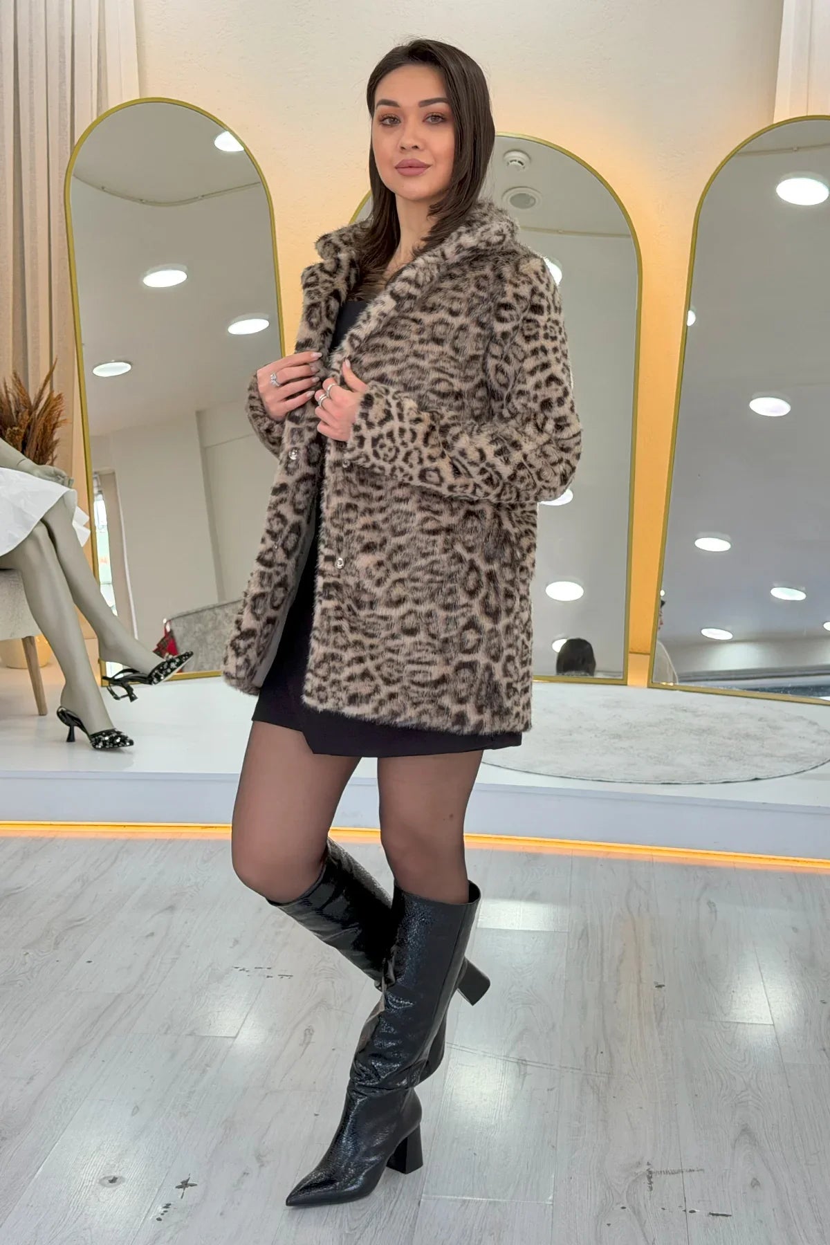 Bej Leopar Desen Çıt Çıt Kapamalı Suni Kürk
