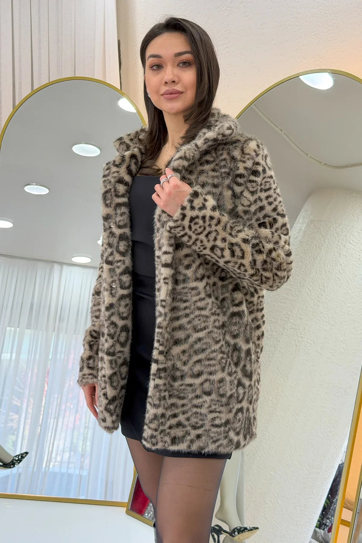 Bej Leopar Desen Çıt Çıt Kapamalı Suni Kürk