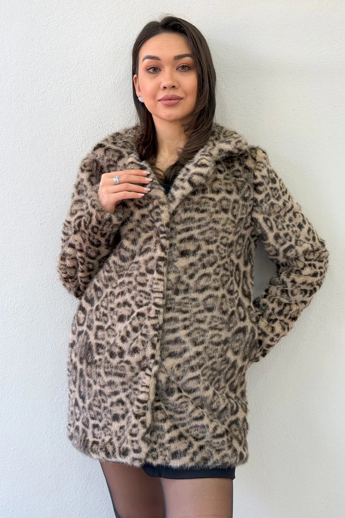 Bej Leopar Desen Çıt Çıt Kapamalı Suni Kürk