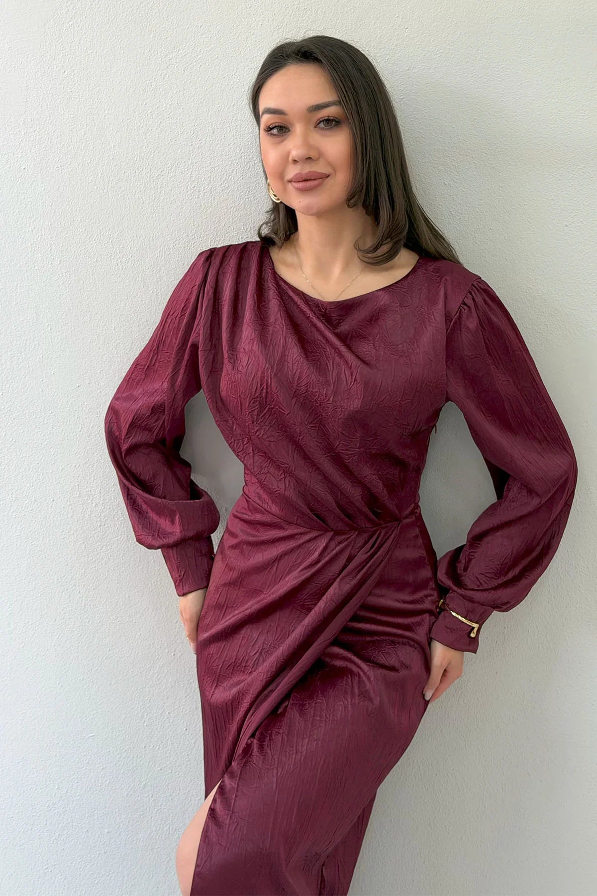 Bordo Saten Drape Detaylı Yırtmaçlı Abiye Elbise 