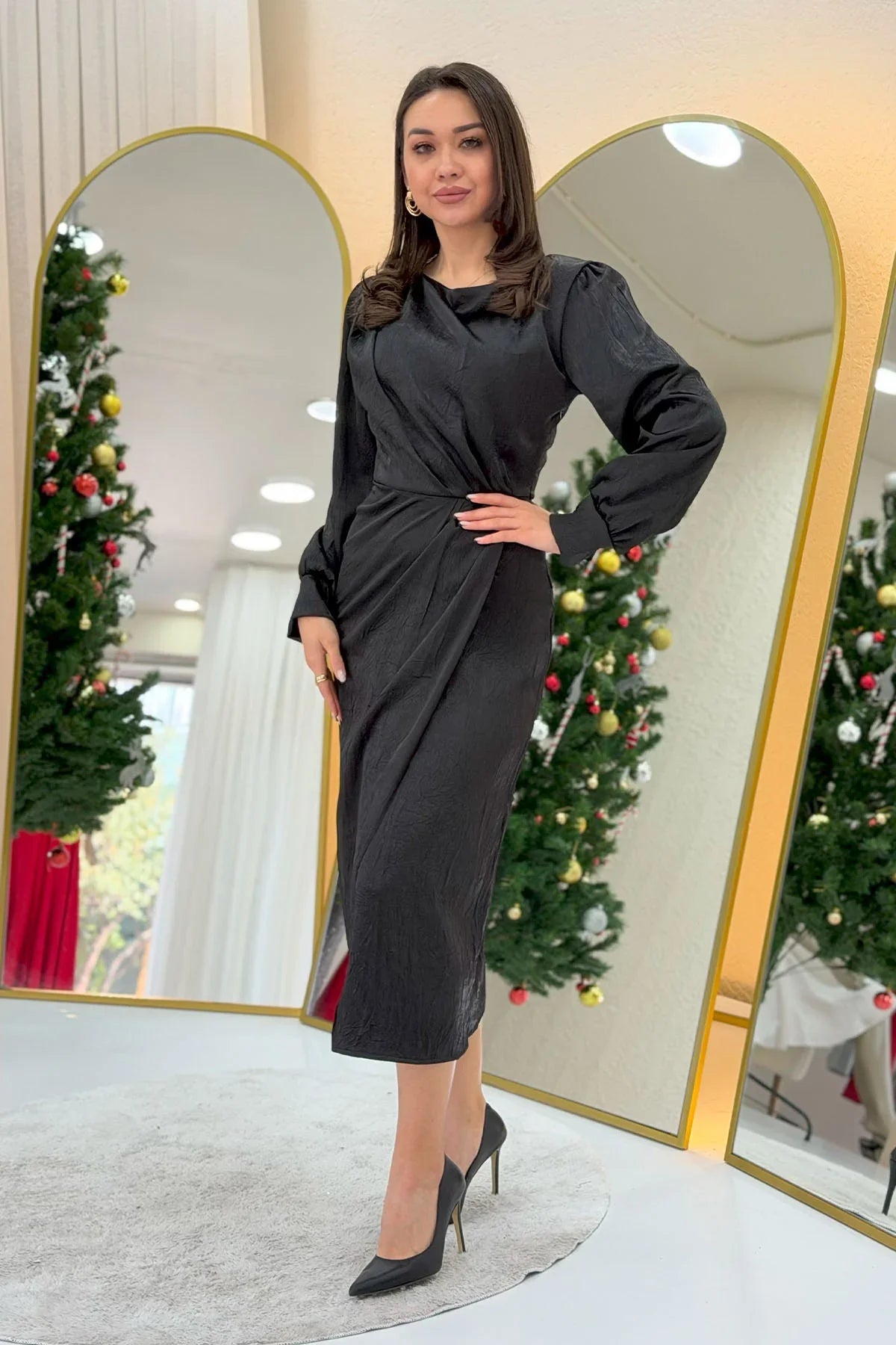 Siyah Saten Drape Detaylı Yırtmaçlı Abiye Elbise 