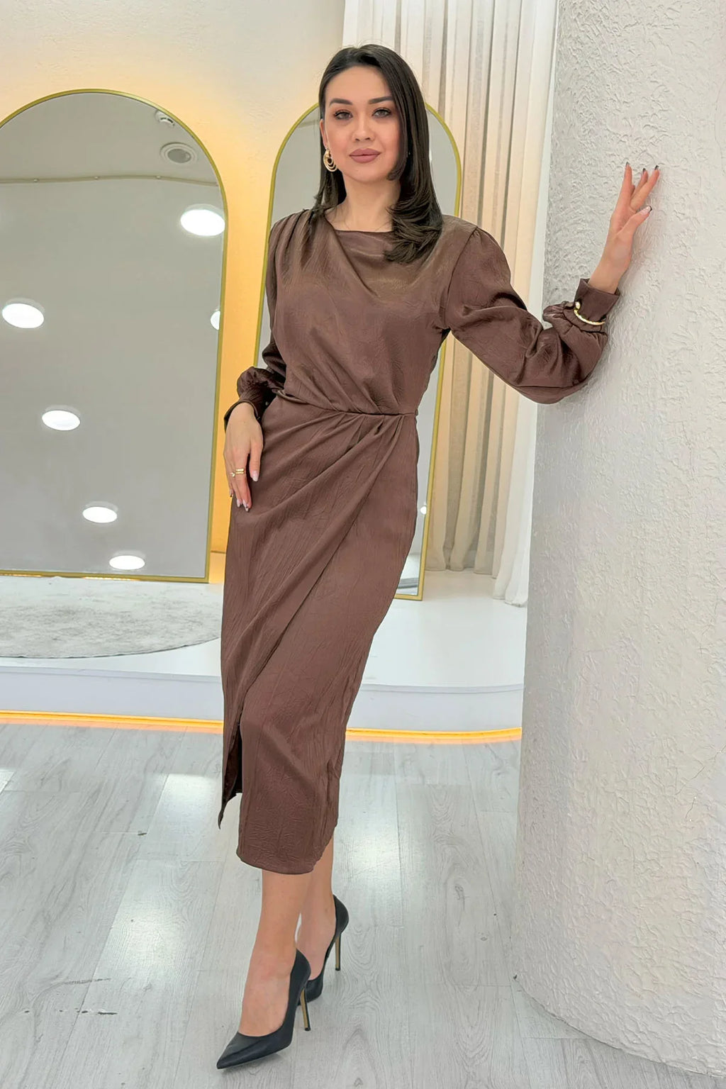 Taba Saten Drape Detaylı Yırtmaçlı Abiye Elbise 